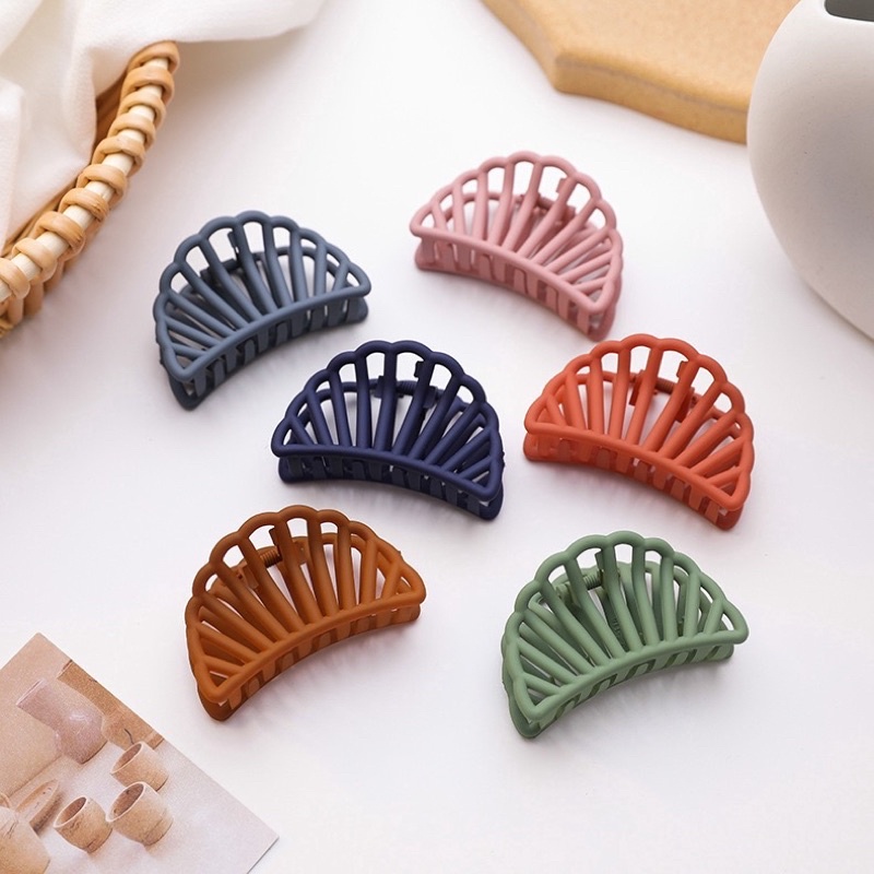 DELUNASHOP_ACC JEDAI DOFFING PLASTIK JEPIT SALON MATTE KOTAK BOLONG DENGAN HANDLE SQUARE MATTE HAIR CLAW CLIPS JEDAI KOTAK