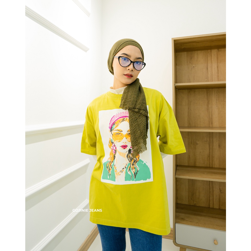 GOJINIEJEANS - T-SHIRT OVERSIZE SABLON CEWE MUSTARD