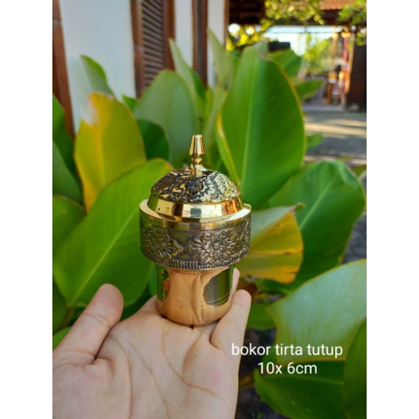 Bokor tirta tutup kuningan