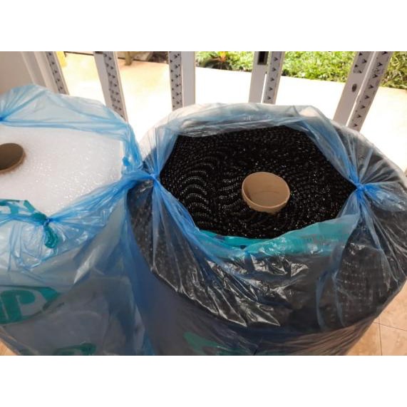 

BUBBLE WRAP ROLL (1,25 x 50 M) HITAM PUTIH BUBLE WRAP - Putih