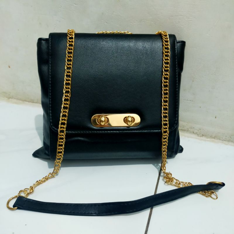 Tas Wanita Arneth Slingbag