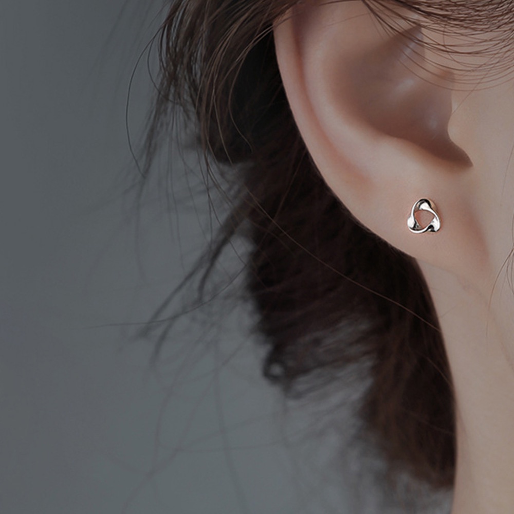 Anting Tusuk Desain Geometri Hollow Bahan Metal Warna Silver Untuk Wanita