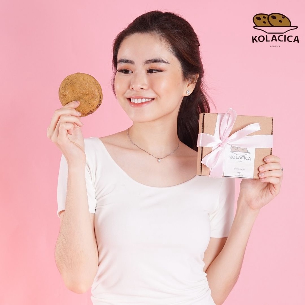 

Promo 7.7 Kolacica Soft Baked Cookies Box Package Hampers Edition