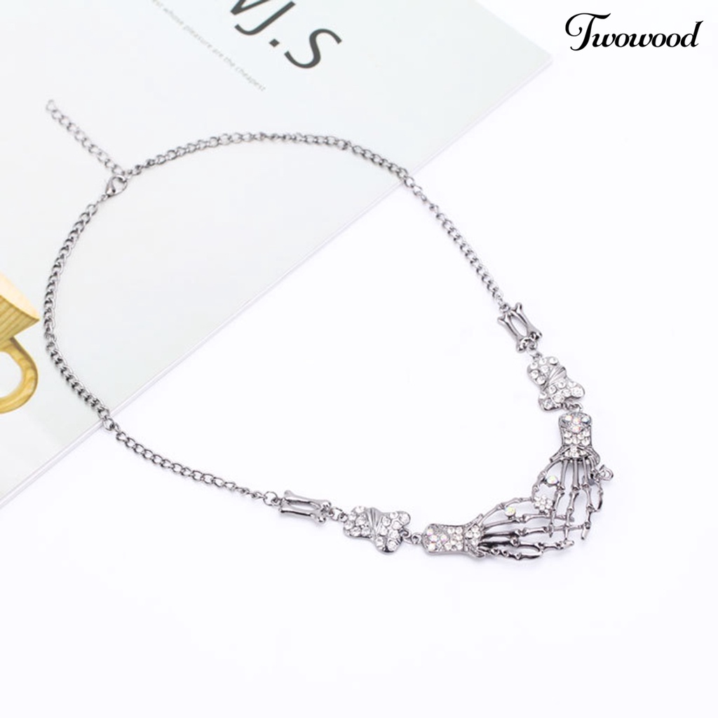 Kalung Rantai Klavikula Desain Tulang Tangan Aksen Berlian Imitasi Gaya Vintage Untuk Wanita
