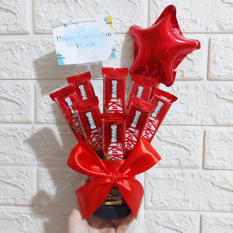 

Bloom Box Mini Snack Kit Kat with Balon Foil Bintang / Buket Bouquet Bunga Wisuda / Sidang / Ultah