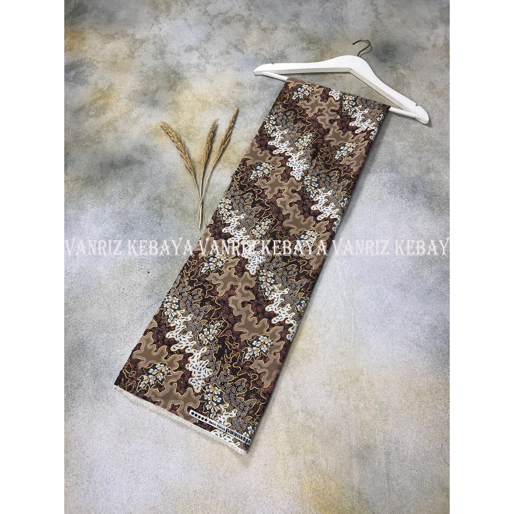 Vanriz Kebaya-Bahan Batik Meteran