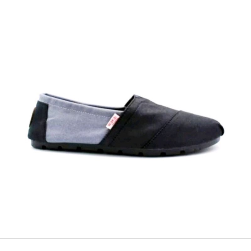 SEPATU WAKAI SLIP ON SEPATU PRIA Casual Original