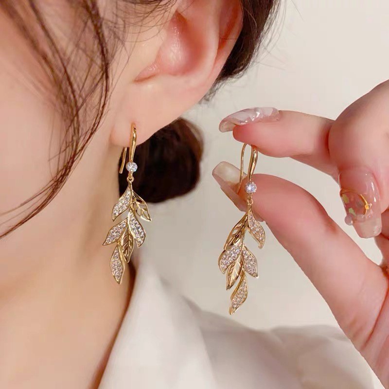 Anting 925 Silver Needle Model Daun Rumbai Aksen Berlian Gaya Korea Untuk Wanita