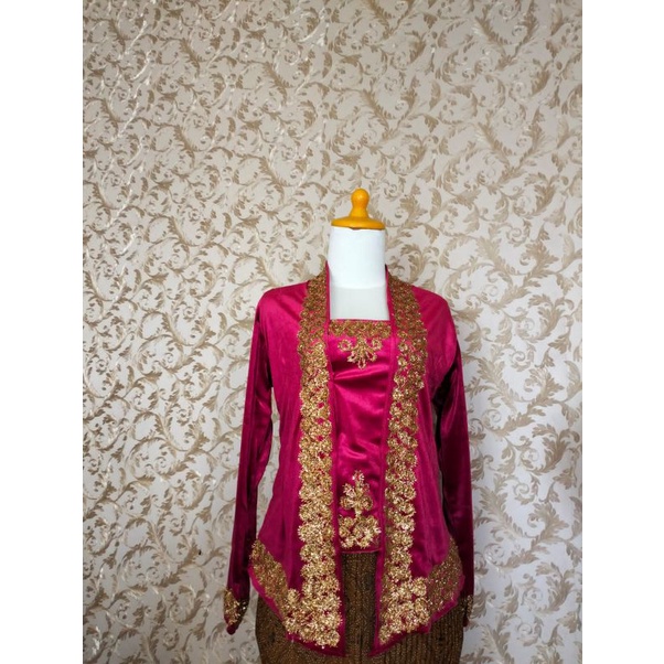 Kebaya Beludru Kelabang pink