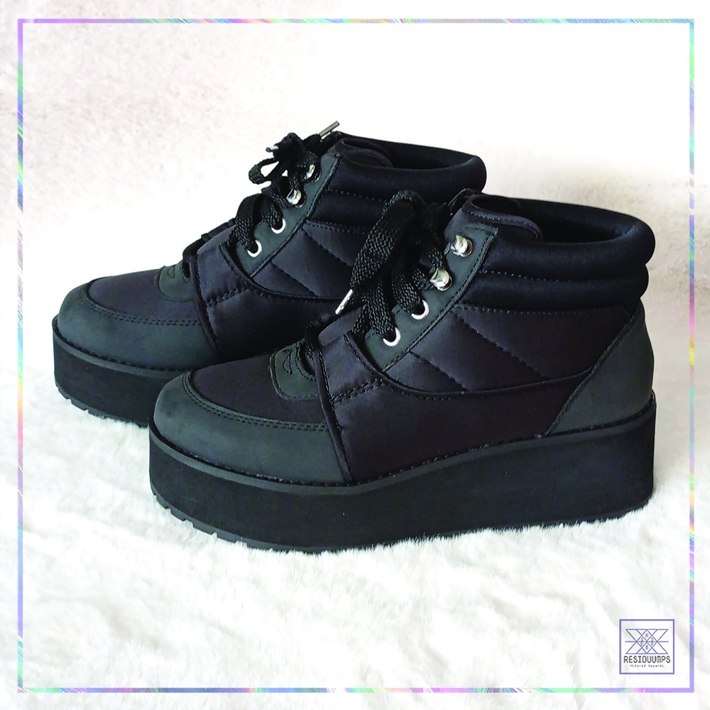 Preloved Sepatu Wedges Platform Warna Hitam – Merek H&M