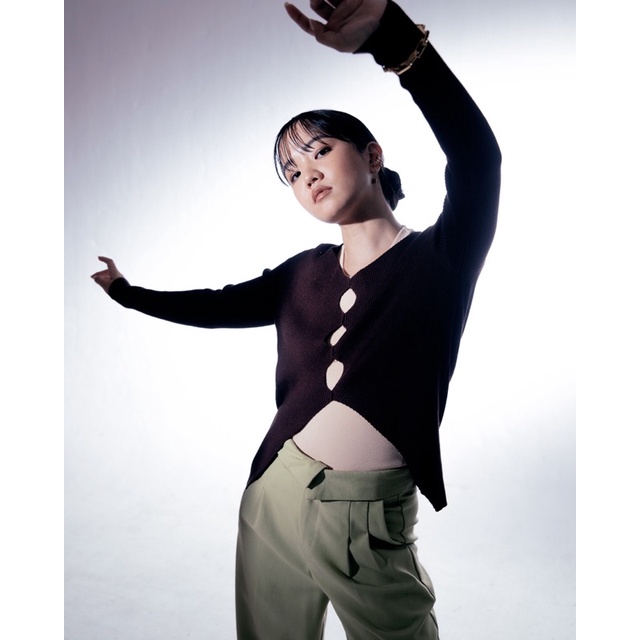 3MONGKIS X ELXI ELVINA Elxi's Cut Out Top - Black