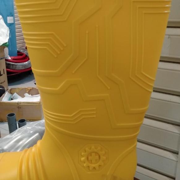 sepatu boot safety kuning merk Ergos