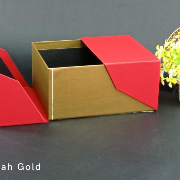 

BOX HAMPER - HARDBOX - KOTAK KADO - ukuran 25 cm x 20 cm x 12 cm - Merah Gold