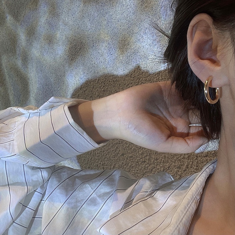 Anting stud silver needle 925 Bentuk Lingkaran Polos Gaya Klasik Untuk Wanita
