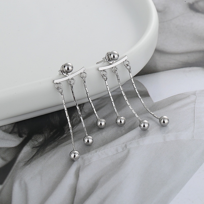 Anting Tusuk Gantung Wanita Bahan Metal Warna Silver Desain Bolarumbai Gaya Trendykeren Untuk Pesta