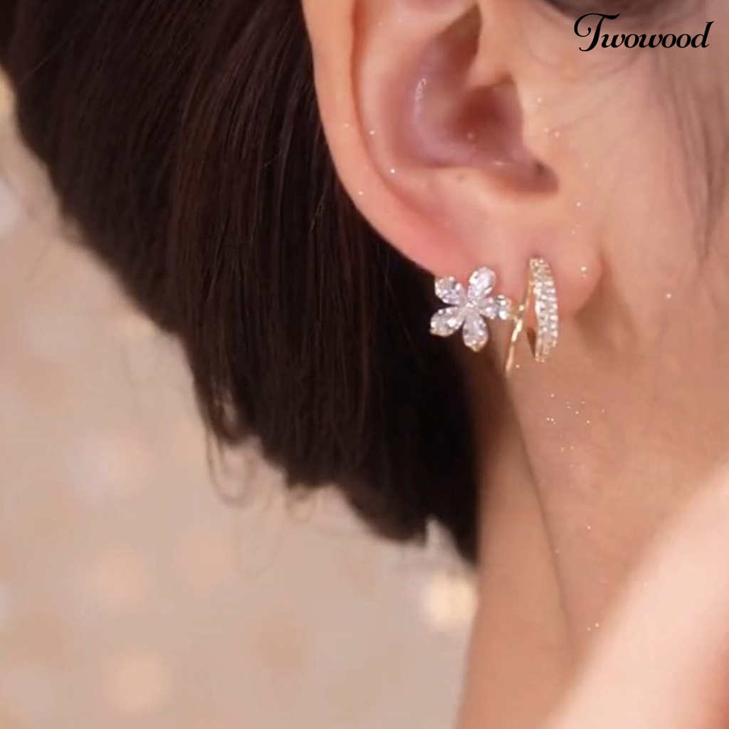 1 Pasang Anting Stud Bentuk Bunga Bahan Cubic Zirconia Untuk Pesta Pernikahan