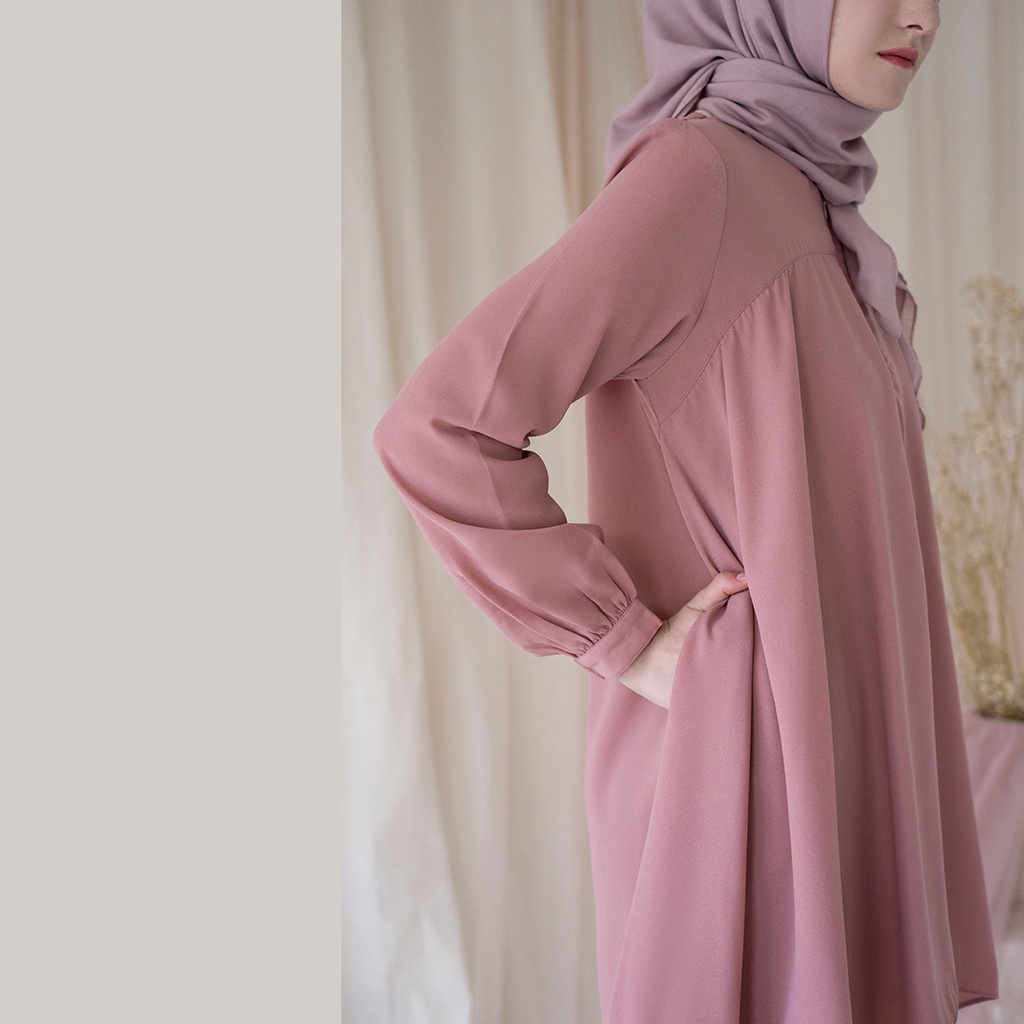 Nayaka by Aska Label - Tunik panjang dua lapis busui friendly warna putih, dusty pink