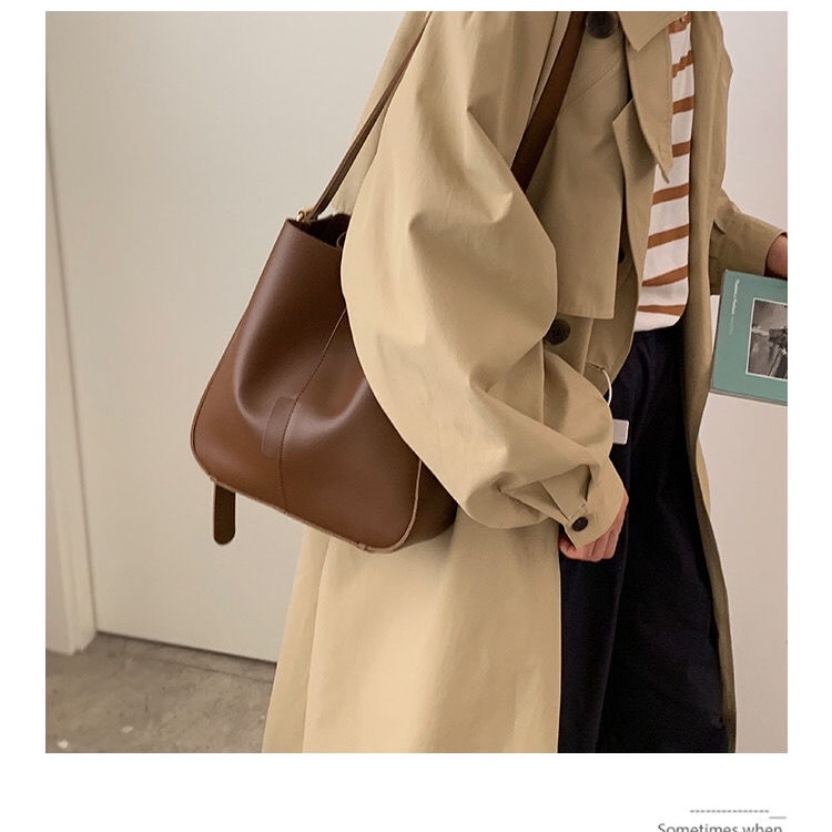 sera all-match ins kapasitas besar tas wanita 2021 baru trendi fashion korea tas ember niche messenger bag tas ketiak