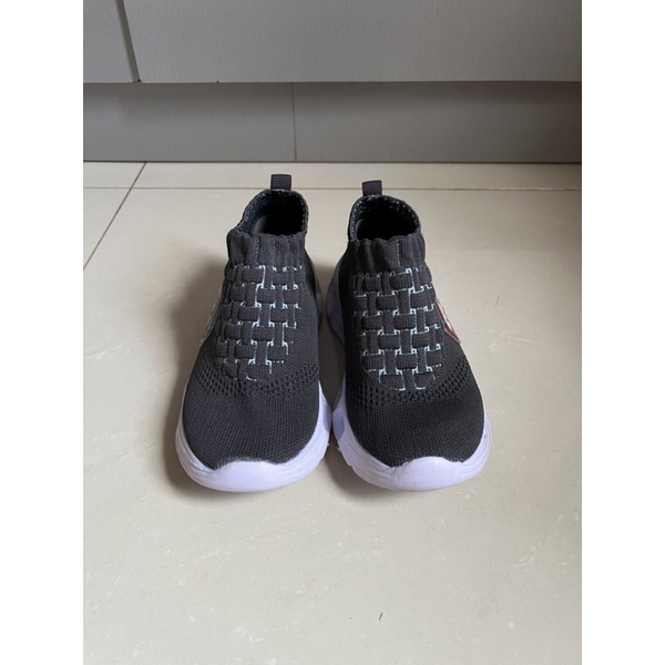 Preloved sepatu anak Tsum Tsum disney