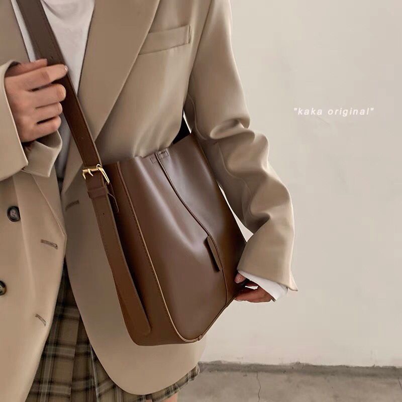 sera all-match ins kapasitas besar tas wanita 2021 baru trendi fashion korea tas ember niche messenger bag tas ketiak