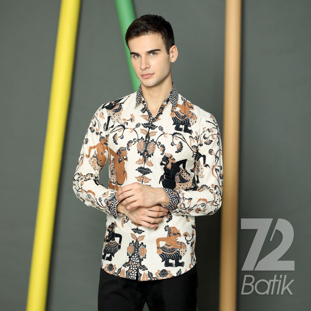 KEMEJA BATIK PRIA Lengan Panjang Slimfit Premium Motif Wayang Warna Putih Tulang 723131 Cap 72 - Baju Kemeja Atasan Pakaian Setelan Batik Pria Cowok Laki Laki Remaja Keluarga Kantor Lengan Panjang Modern Slimfit Slim Fit Premium Kekinian