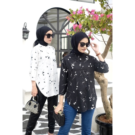 Monocrome flower blouse | atasan wanita motif bunga | blouse wanita hitam putih | kemeja wanita simpel | atasan muslim wanita | kemeja ngantor