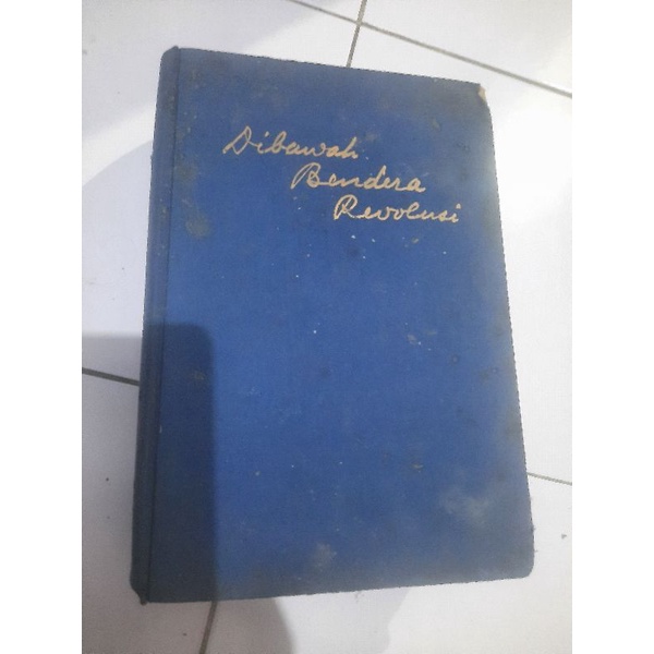 Buku Dibawah Bendera Revolusi