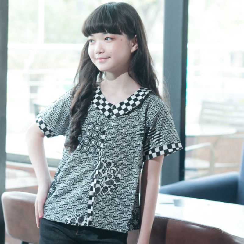 Batik Costume Blus Batik Anak Perempuan Laila Hitam Putih Top Blus Batik Laila Hitam Putih Atasan An