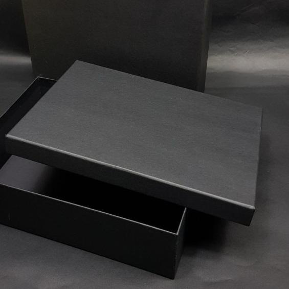 

BOX SOUVENIR TAHLILAN ukuran 29 cm x 22 cm x 8 cm - Hitam