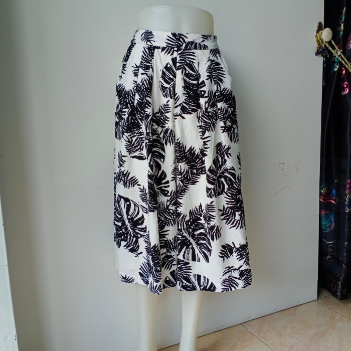 INGNI/Celana Pendek wanita Kekinian  /Celana Santai Wanita