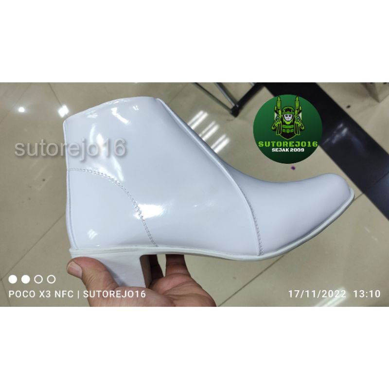 sepatu putih pdu upacara wanita kowal