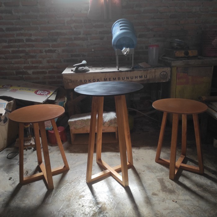 Meja Bar Meja Cafe Set Minimalis Bulat (1 Meja + 2 Kursi)