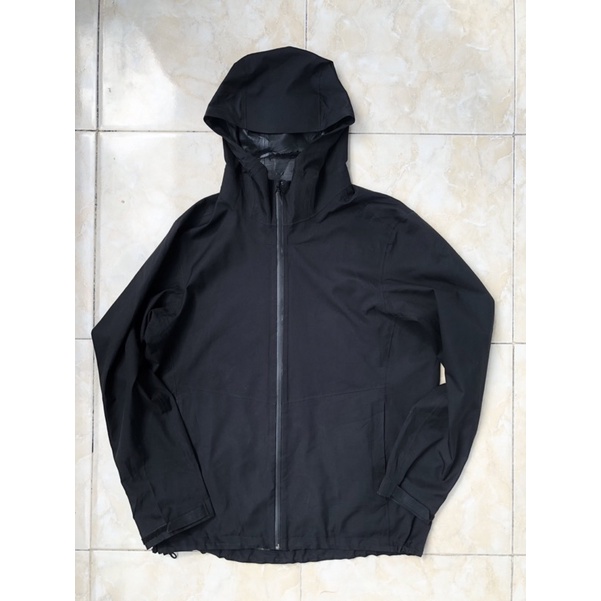 uniqlo blocktech black