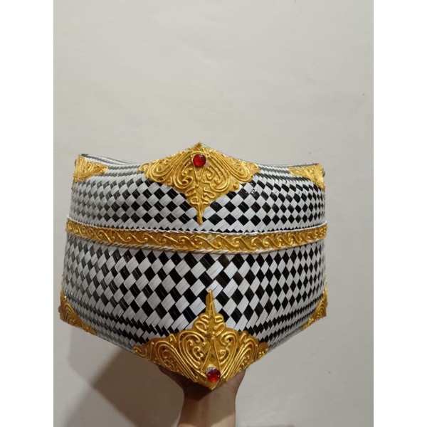 keben ukir prada poleng