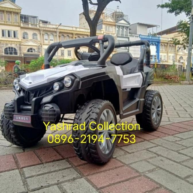 Mainan Anak Mobil Aki Anak Anak Ban Karet stock ada