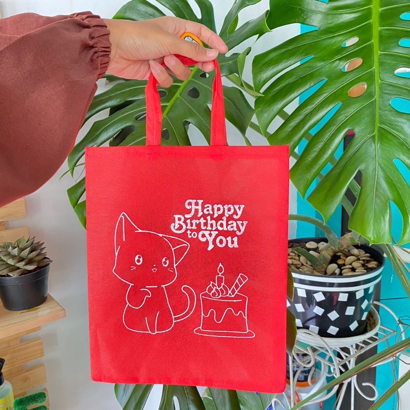 TAS ULTAH MURAH TAS SOUVENIR SNACK ULTAH TERLARIS MOTIF KUCING MERAH KEKINIAN READY SIAP KIRIM F 25x30