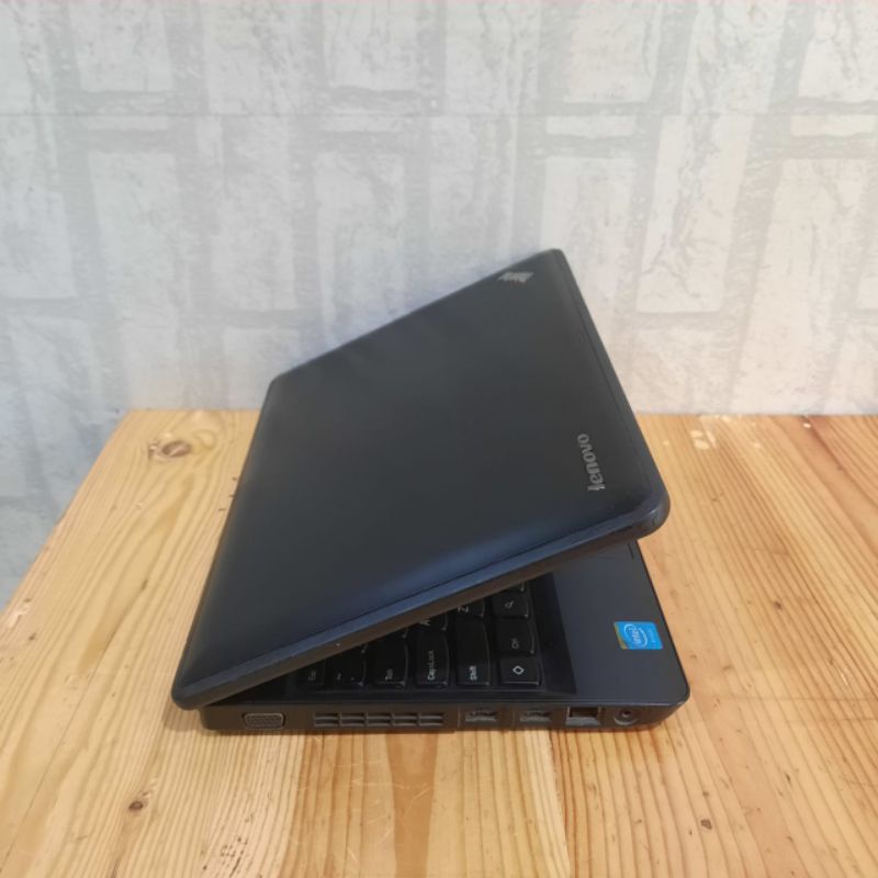 Lenovo Thinkpad X131E intel Celeron Ram 4/500Gb FULL APLIKASI SIAP PAKAI SLIM RINGAN