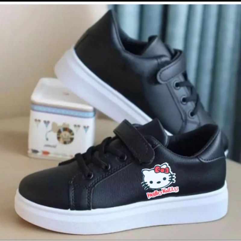 Sepatu sneaker anak tali frepet motif gambar hello Kitty