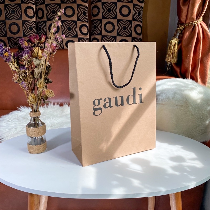 

Paper Bag Gaudi Size Medium untuk pakaian