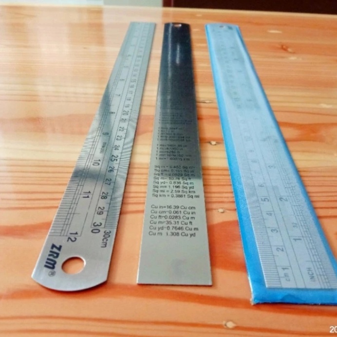 

Penggaris Besi Uk.30cm(1pcs)