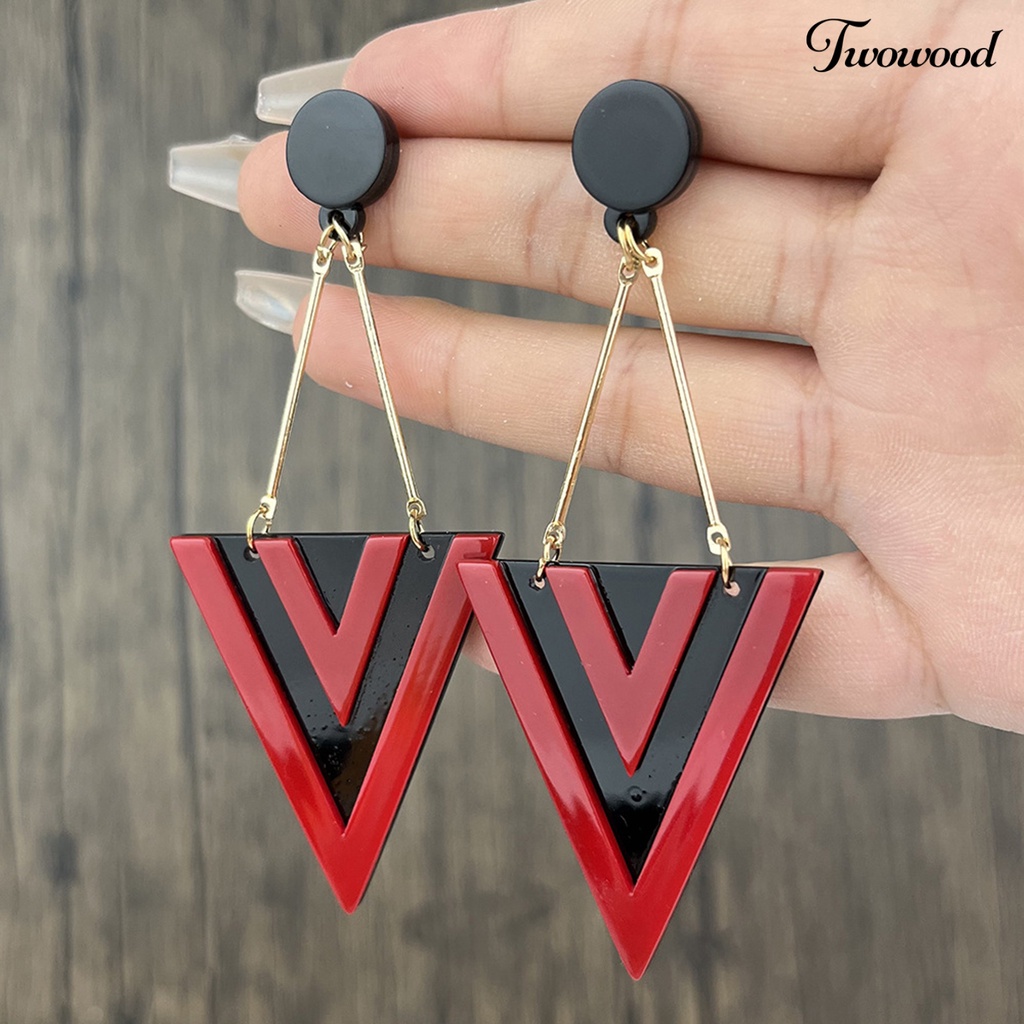 1 Pasang Anting Stud Panjang Bentuk Segitiga Geometris Electroplating Warna Kontras Untuk Wanita