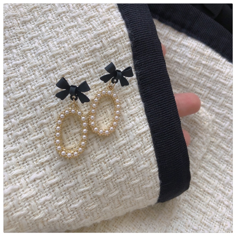 Anting Stud Hias Mutiara Warna Hitam Gaya Retro Untuk Wanita