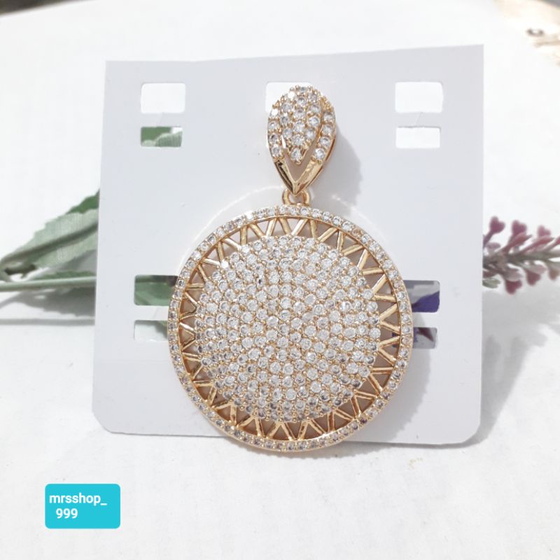 Liontin permata tameng perisai jumbo warna emas wanita dewasa xuping.