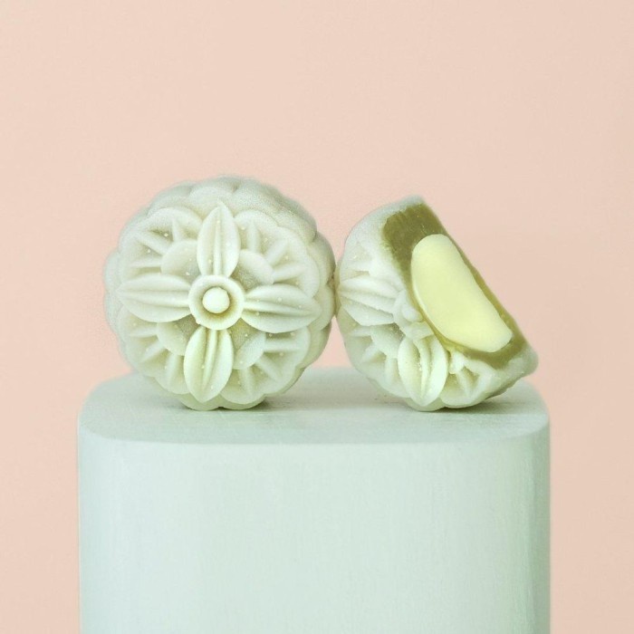 

NEW JW Marriott Hotel Mooncake Snowskin Green Apple with Soju Truffle 8pcs