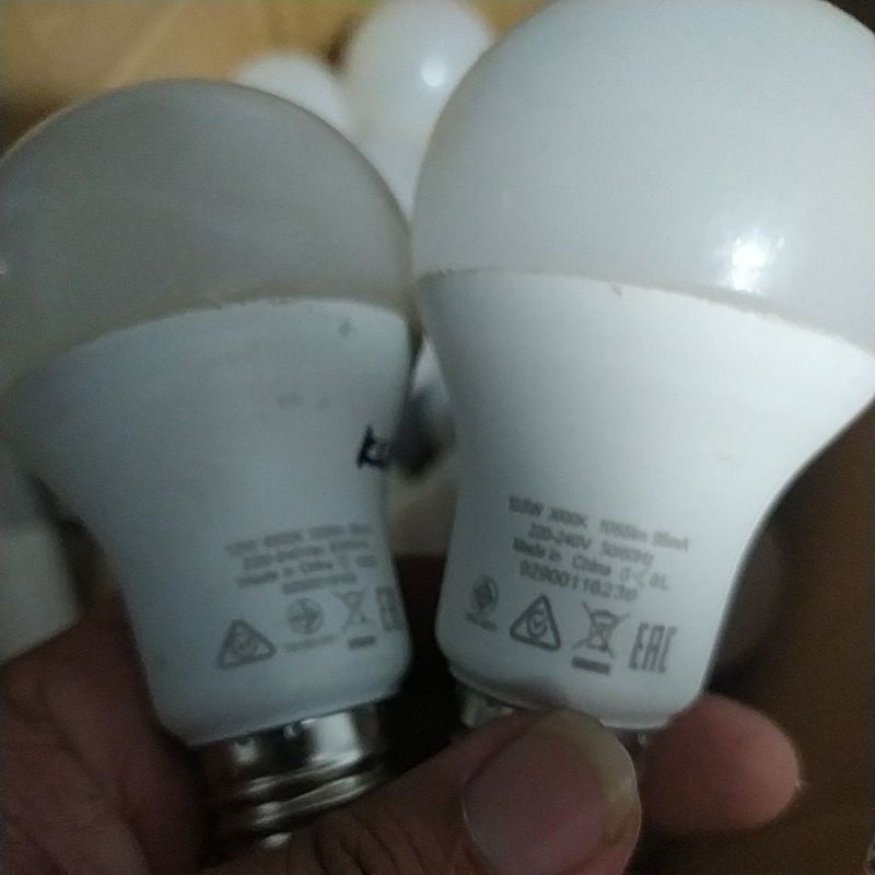 lampu led philip warm(kuning) 10w/10,5w