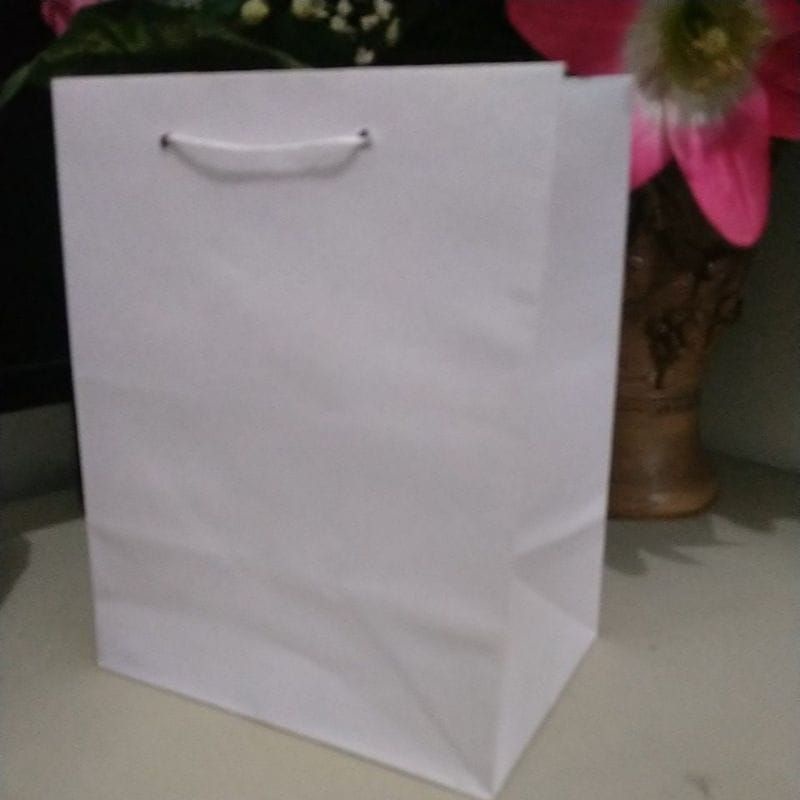 paperbag/tas kertas hitam 20x25 minimal pembelian 12 psc