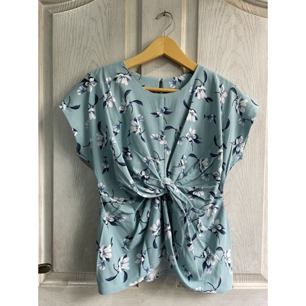 Preloved Blouse Bunga-bunga