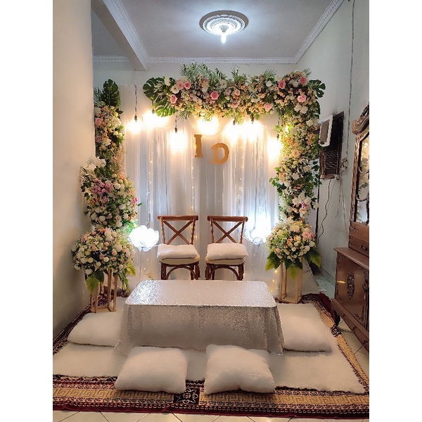 backdrop akad nikah simple nuansa putih 2.2meter + meja akad lesehan