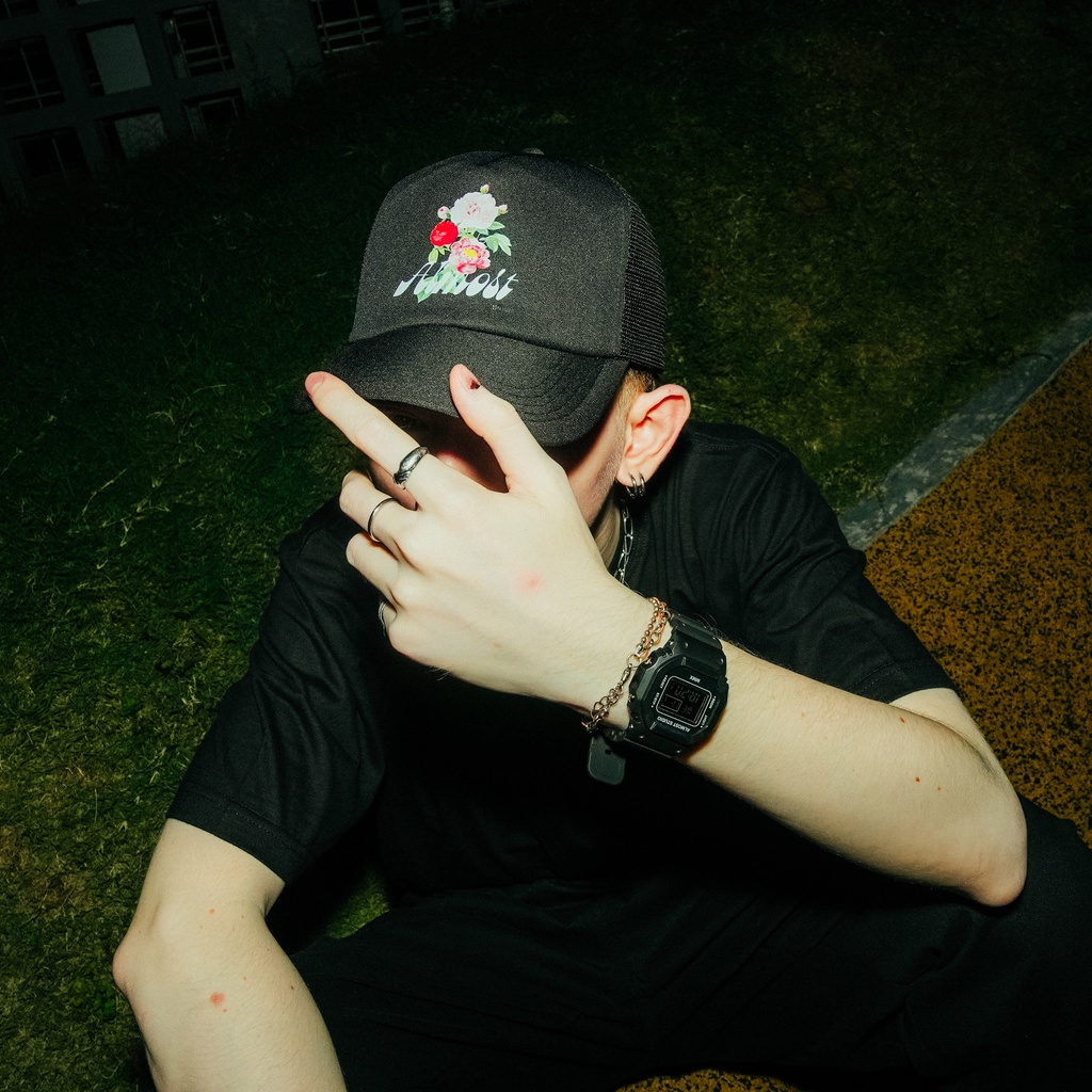 Almost Studio - Topi Trucker - Bloom - Black