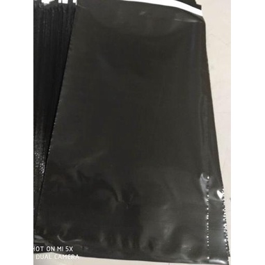 

Polymailer hitam glossy uk 40x60 ( 100 lembar )